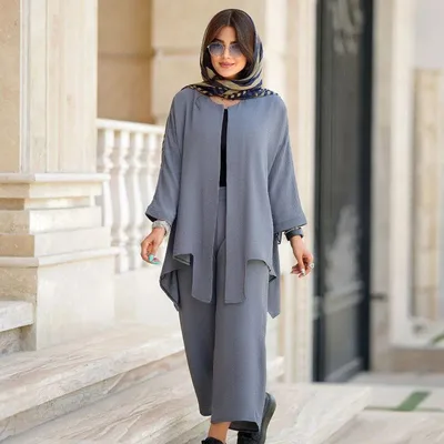بدلة نسائية صيفية بتصميم واسع باللون الرمادي