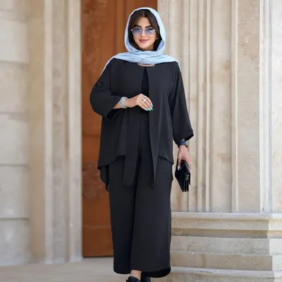 بدلة نسائية صيفية بتصميم واسع باللون الأسود