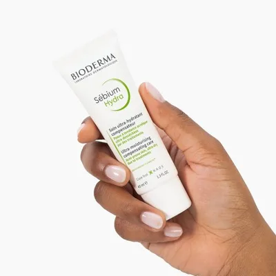 Sebium Hydra Ultra-Moisturising Compensating Care 40 ml كريم ترطيب وتغدية البشرة الجافة المعالجه من حب
الشباب
